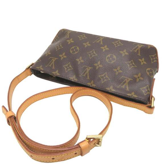 LOUIS VUITTON Authentic Brown Monogram Trotter Shoulder Bag - Picture 4 of 10